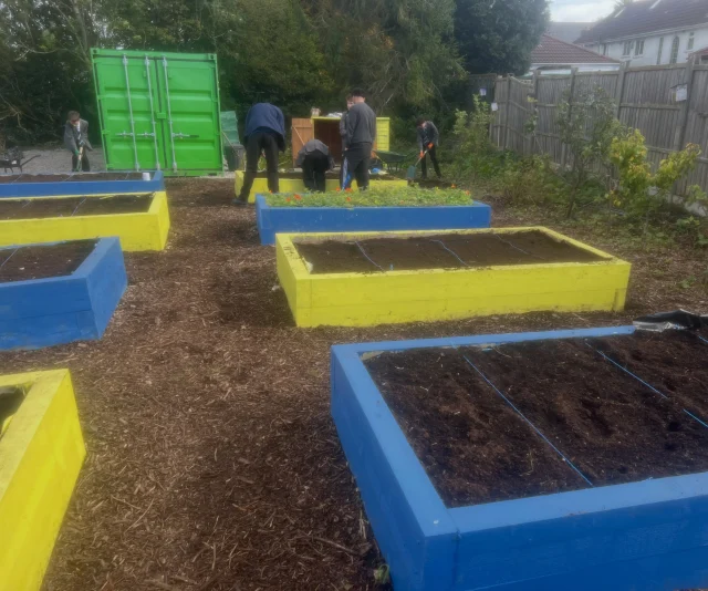 The allotment is now planted out with garlic 🧄, beans 🫘, onions 🧅 & peas 🫛 for use in future cooking 👩🏻‍🍳sessions and each school groups bed is being given new signage! Our new cabin supported by PLP construction, @rochdale_rufc & Simkiss is proving to be a great addition and enjoyed by all. We’ll be back early spring … All our groups have worked well together and enjoyed the open air, outdoors and nature 👏